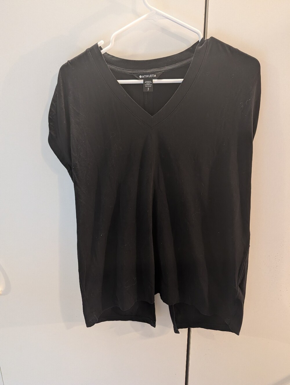 Athleta Small Black V-Neck Short Sleeve Performance Tee
